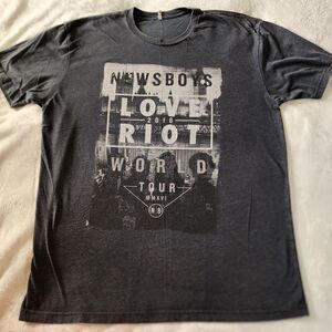 Next Level Apparel Newsboys Love Riot World Tour Gray Tshirt Size XL